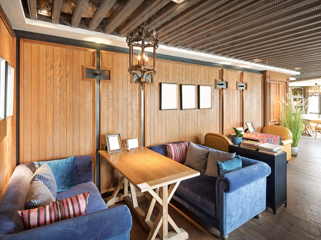 ヴィンテージ調な店内内装